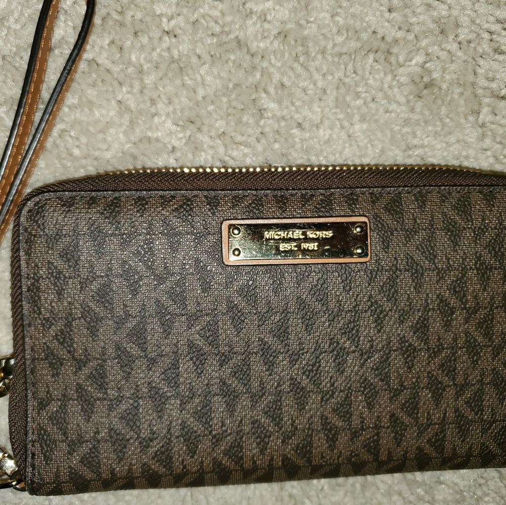 Michael Kors Logo Continental Wristlet